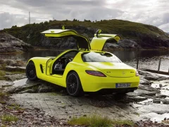 Игра Mercedes-Benz SLS E-Cell Puzzle онлајн