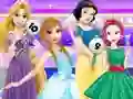 Игра Princesses Fashion Clash онлајн