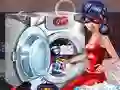 Игра LadyBug Washing Costumes онлајн