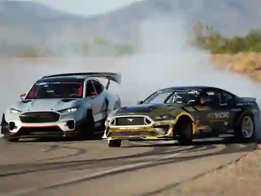 Игра Drifting Mustang Car Puzzle онлајн