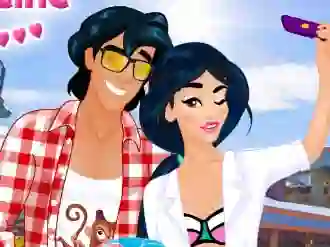 Игра Couple Travel Selfie онлајн