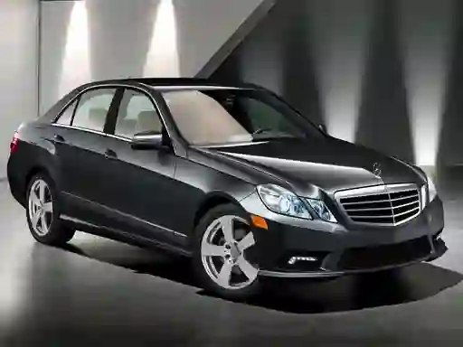 Игра E-Class Sedan Puzz онлајн