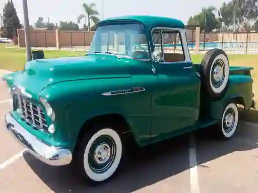 Игра Classic Trucks Puzzle онлајн