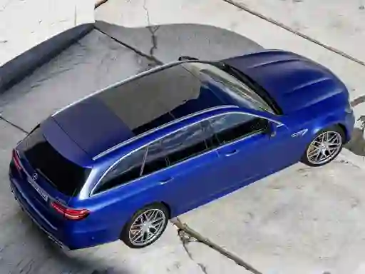 Игра Mercedes Benz E63 Amg Estate Slide онлајн