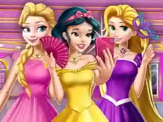 Игра Princesses At Masquerade онлајн