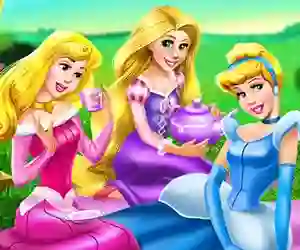 Игра Princesses Day Out онлајн
