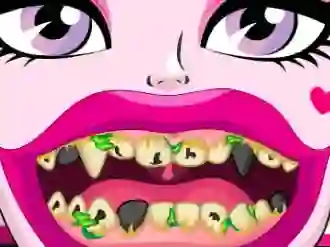 Игра Draculaura Bad Teeth онлајн