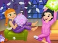 Игра Луда борба со перници на спиење  онлајн