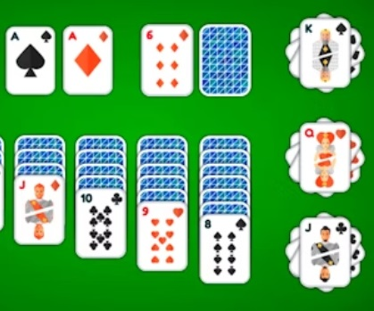 Игра Klondike Solitaire 4 костуми  онлајн